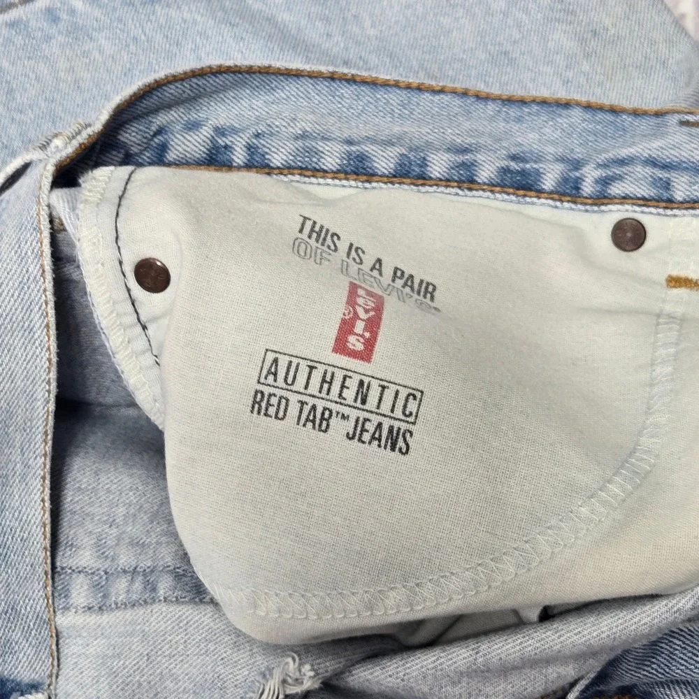 Vintage Levis 560 Loose Fit Denim Shorts Mens 34 Light Wash Distressed 90s Baggy